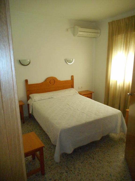 Hostal Paco Pepe โกนิล เด ลาฟรอนเตรา ภายนอก รูปภาพ