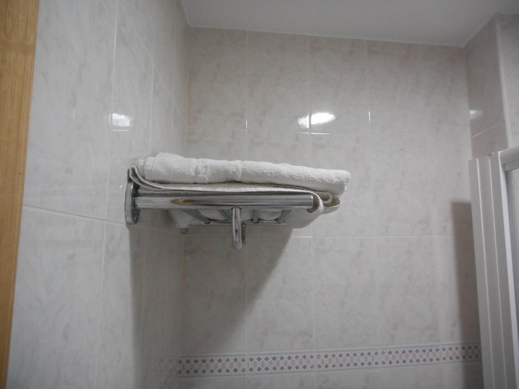 Hostal Paco Pepe โกนิล เด ลาฟรอนเตรา ภายนอก รูปภาพ