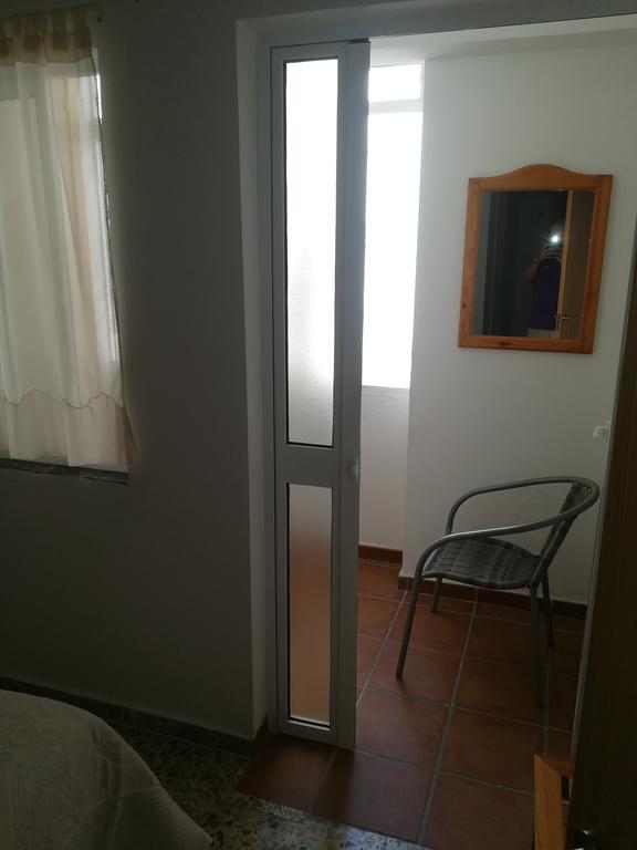 Hostal Paco Pepe โกนิล เด ลาฟรอนเตรา ภายนอก รูปภาพ