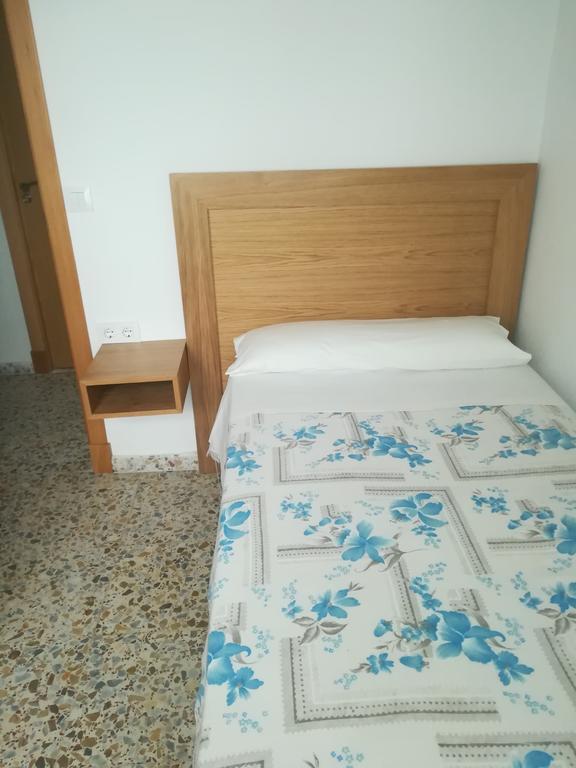 Hostal Paco Pepe โกนิล เด ลาฟรอนเตรา ภายนอก รูปภาพ