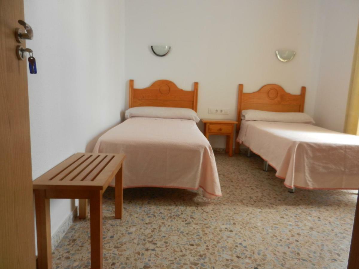 Hostal Paco Pepe โกนิล เด ลาฟรอนเตรา ภายนอก รูปภาพ