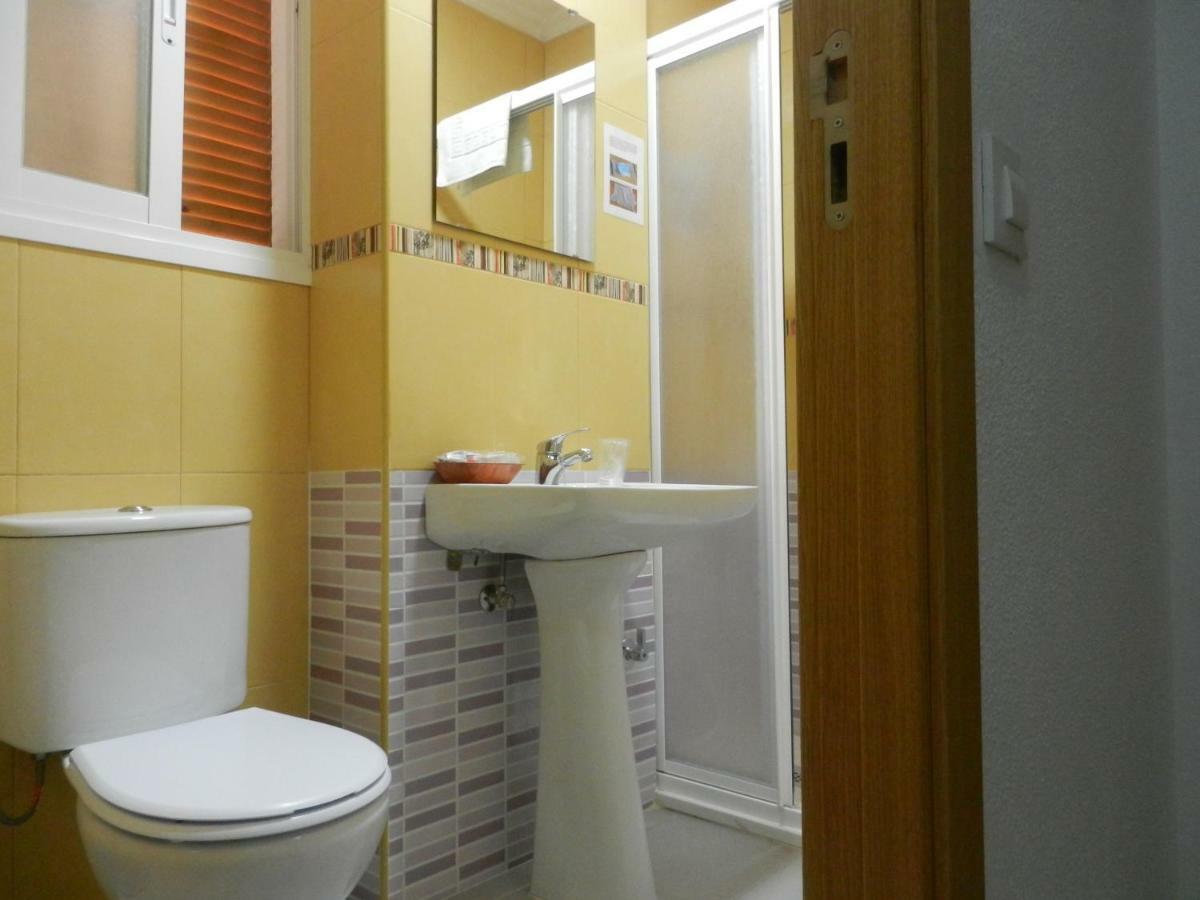 Hostal Paco Pepe โกนิล เด ลาฟรอนเตรา ภายนอก รูปภาพ